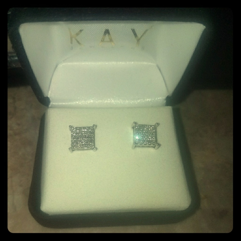 1 carat 14k white gold invisible setting diamonds